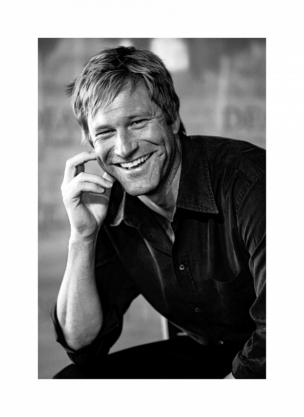 Aaron Eckhart-Miguel Duvivier